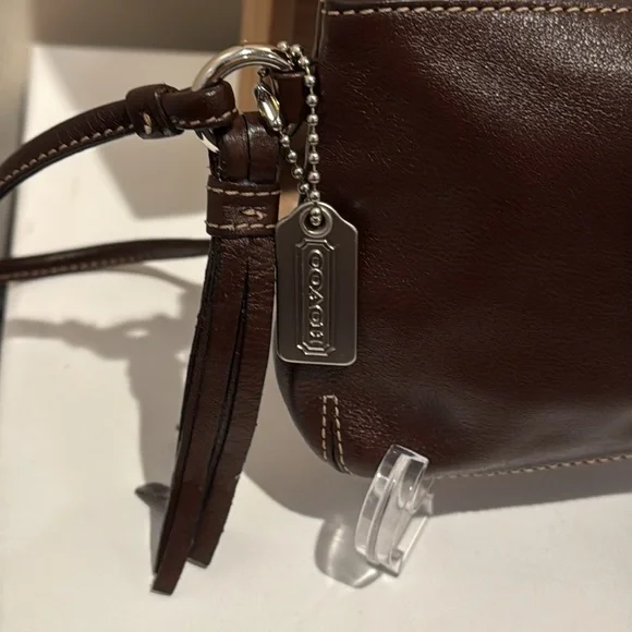Coach Vintage Y2K Leather Wristlet (with leather tassel & metal hangtag)(EUC) - Picture 8 of 12